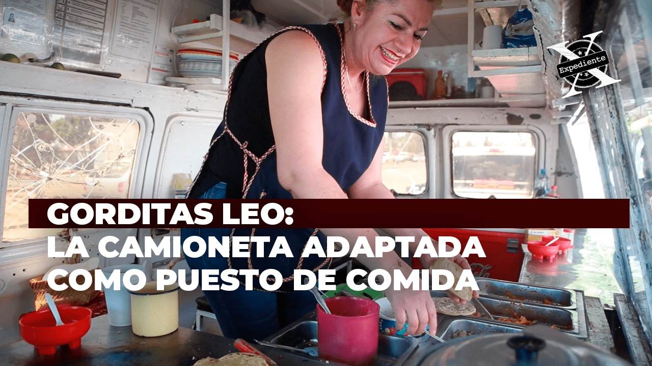 GORDITAS LEO; La camioneta adaptada como puesto de comida