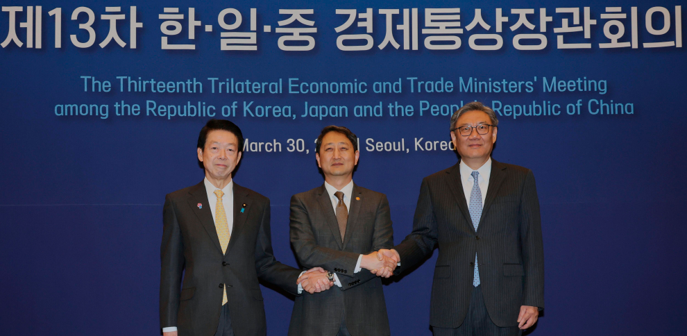 China, Japón y Corea del Sur responderán juntos a los aranceles de Trump