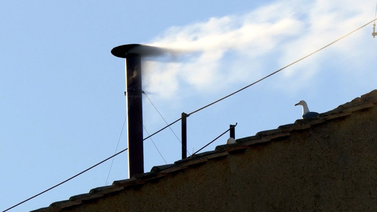 ¡Humo blanco! Ha sido elegido el nuevo Papa, el 267.º Sucesor de San Pedro