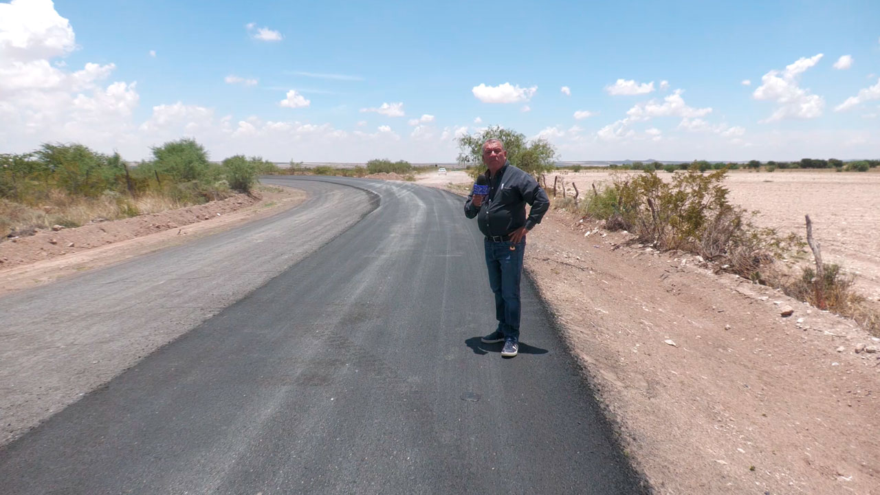 Solo rehabilitan un kilómetro de la carretera Plateros-Mendoza; denuncian abandono vial 