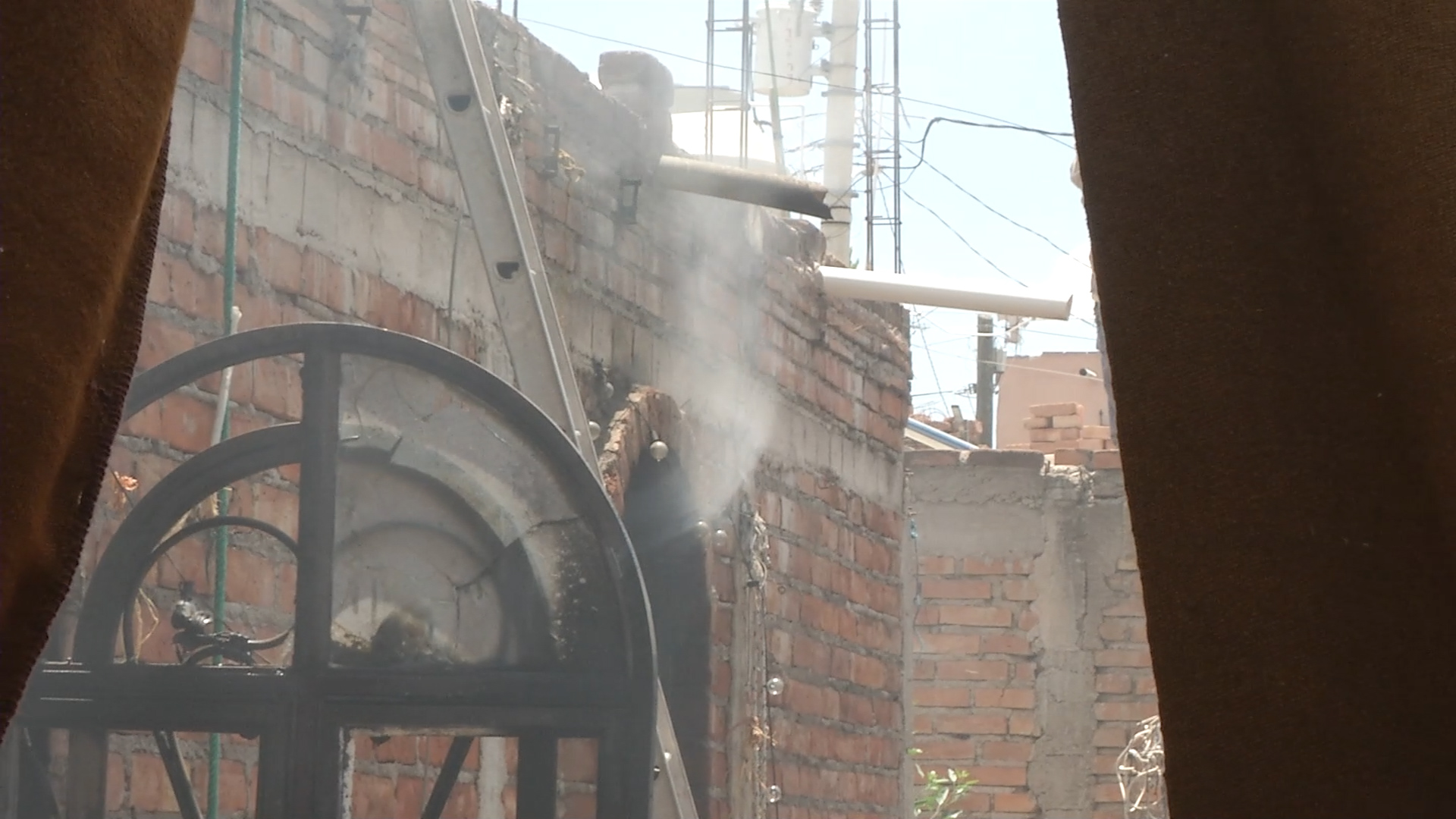 Un lesionado tras incendio en vivienda de Jerez
