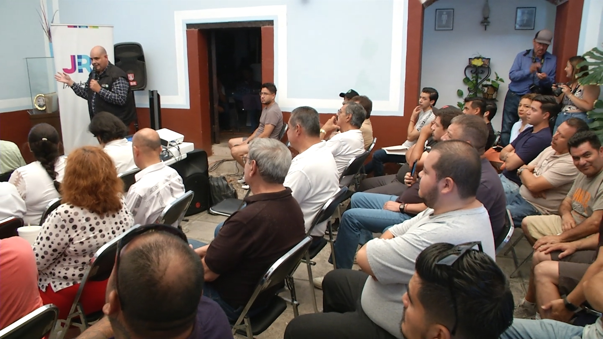 Capacita IMPI a orfebres jerezanos